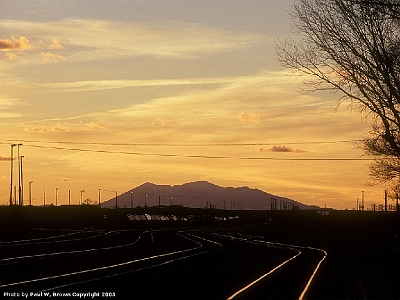 BNSF Sunset at Winslow, AZ on 21 March 2005.jpg